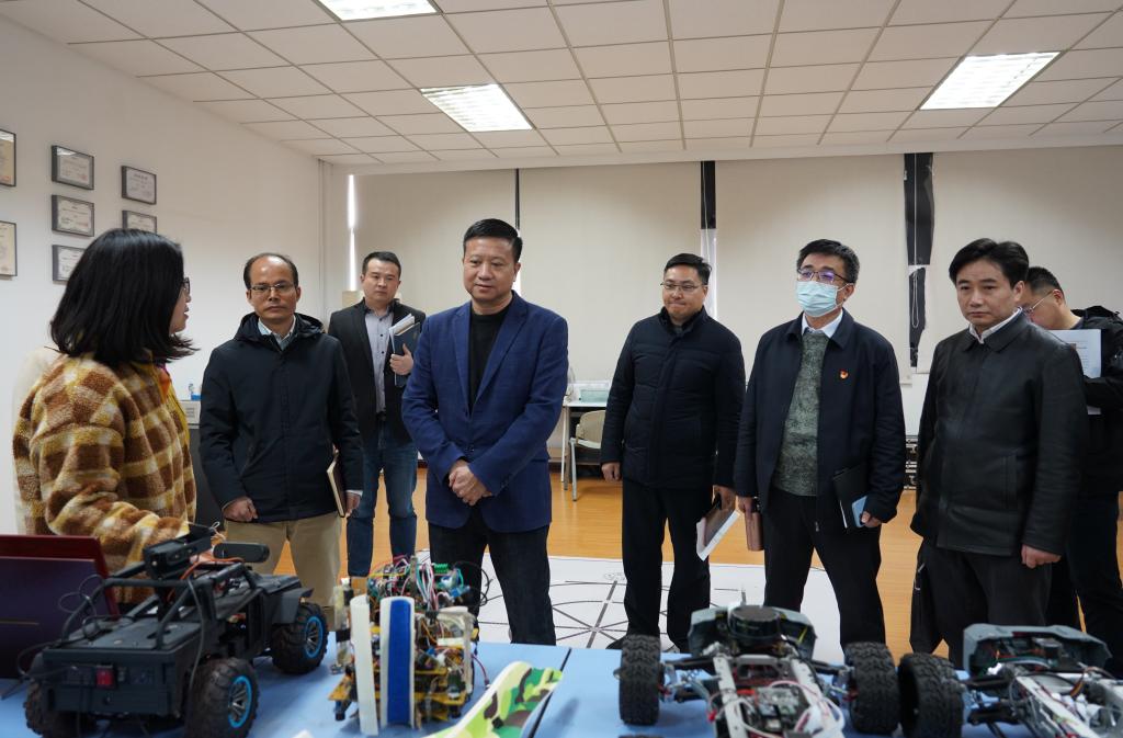 说明: //www.picacomics.net/__local/B/82/6C/8C963D3733A221A647779DAE27B_1787057D_16625.jpg